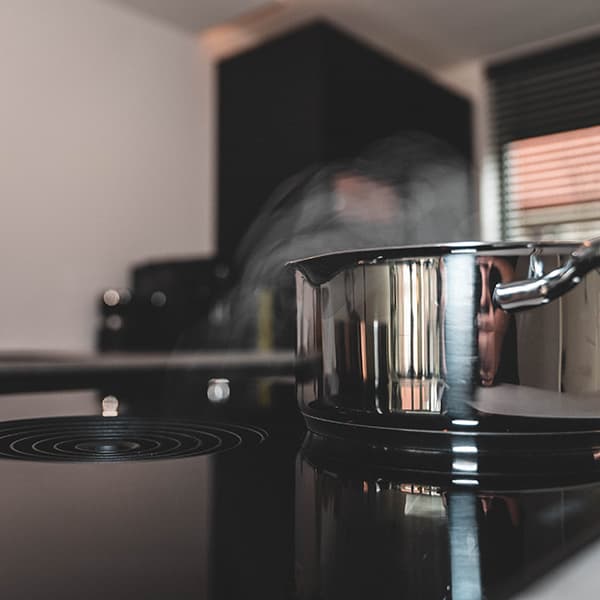 Zwarte keuken met Bora kookplaat