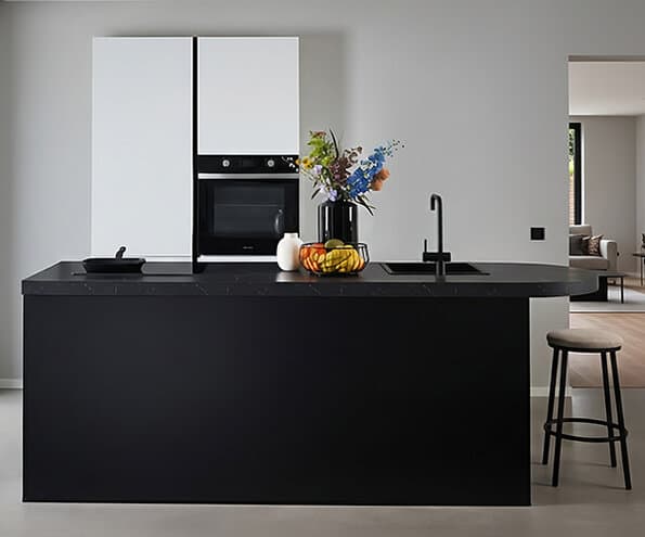 Leefkeuken zwart met wit