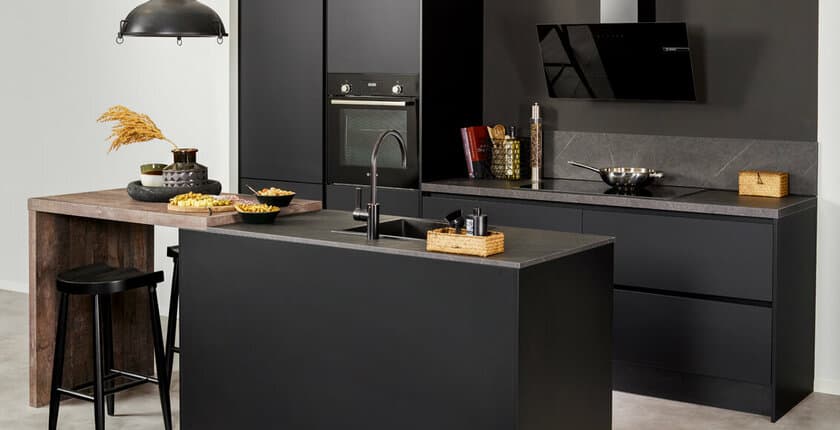 Stijlvolle eilandkeuken: Steinhaus Hieve matlak