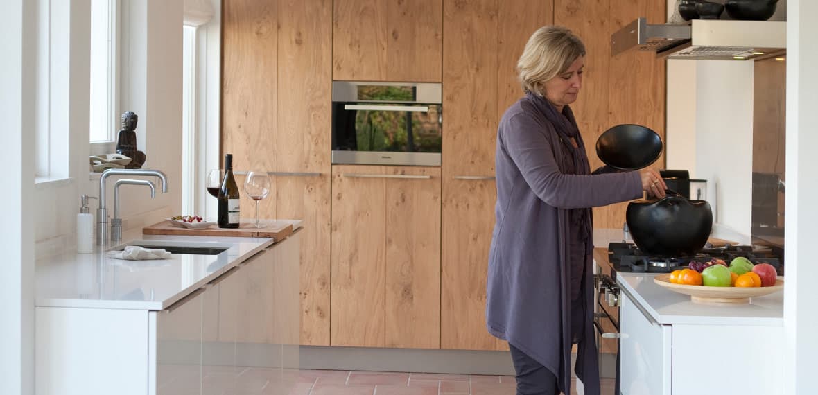 Vrouwen achter het aanrecht