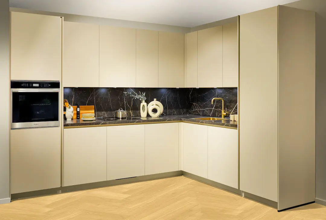 Moderne magnolia keukens